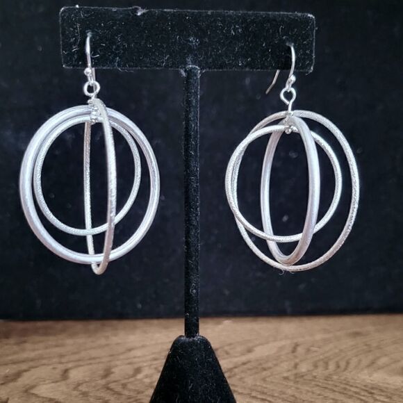 Jewelry - NWOT Silver Tone Statement Jewelry Earring